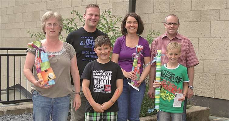 Die Gewinner des Ballonwettbewerbs freuten sich sehr über ihre Preise.privat