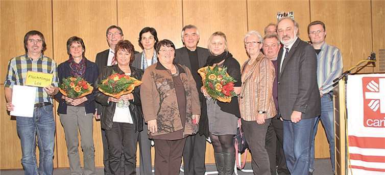 Die Gewinner des Elisabethpreises 2014 mit Diözesan-Caritasdirektorin Dr. Birgit Kugel und Prälat Franz Josef Gebert (4. und 5. von links)