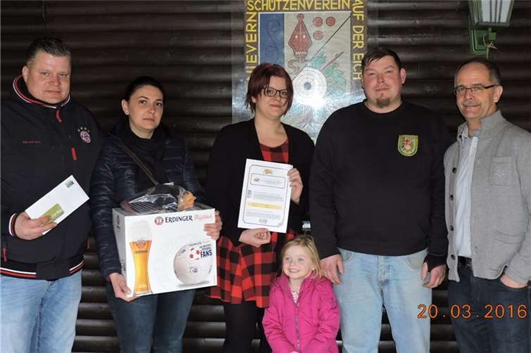 Die Gewinner des Ostereier- und Preisschießen.H. Schaust