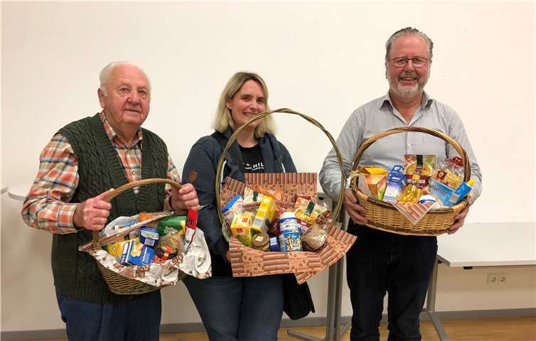 Die Gewinner des Skatturniers können sich über tolle Sachpreise freuen.Foto: privat