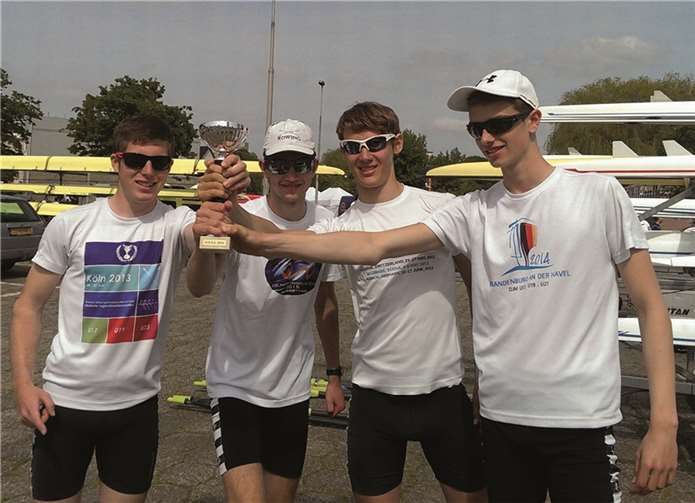Die Gewinner des Vierers U19 mit (v.l.) Lars Urban (Bernkasteler RV), Tim Bier, Jonathan Müller (beide RG Treis-Karden) und Niklas Schwab (Koblenzer RC) bei der Internationalen Ruderregatta in Gent.privat