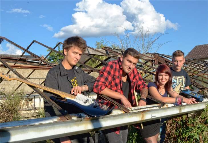 Die Gewinner des am 30.04.2016 stattgefunden LavaRock Contests sind Beautiful Bunch zu Deutsch frei übersetzt „Schöner Haufen“ Die Newcomer haben sich durchgesetzt und dürfen nun am Freitagabend, 06.05.2016 ab 19 Uhr den Opener geben. BB