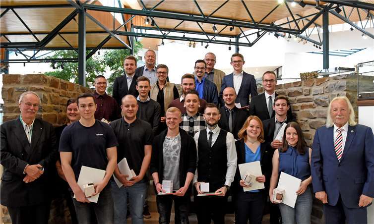 Die Gewinner erhielten ihre Urkunden im Keramikmuseum Westerwald.Foto: Alexander Schuster