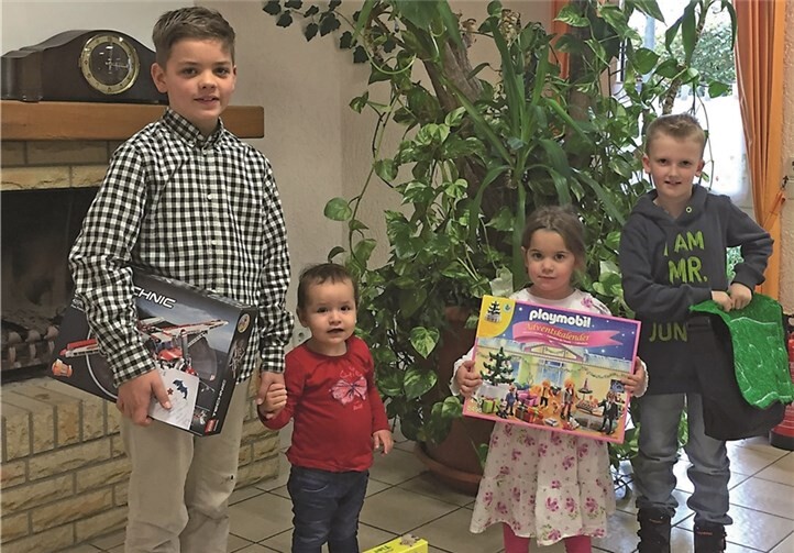 Die Gewinner im Luftballonwettbewerb v. li. Ben See, Samira Isaqhzoi, Nele Diederich und Louis Hartmann.privat