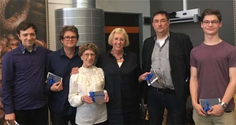 Die Gewinner und Gewinnerinnen durften sich über ein Präsent freuen. Foto: privat