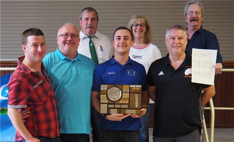 Die Gewinner von „ Ki + Ka Kärlich“ mit den tagesbesten Hobby-Schützen Martina Bengel und Peter Mülhöfer, sowie hinten links der 1. Vorsitzende Karl-Heinz Flöck. Fotos: privat