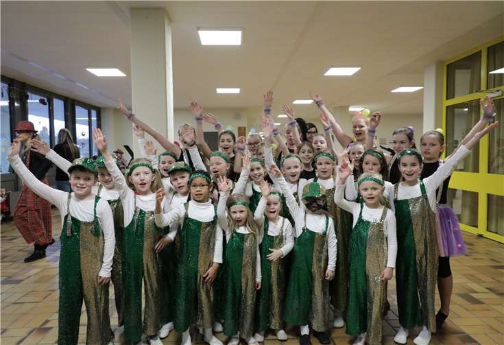 Die Gimmersdorfer Kindertanzgruppe freute sich auf ihren Auftritt bei der traditionellen Fete.
