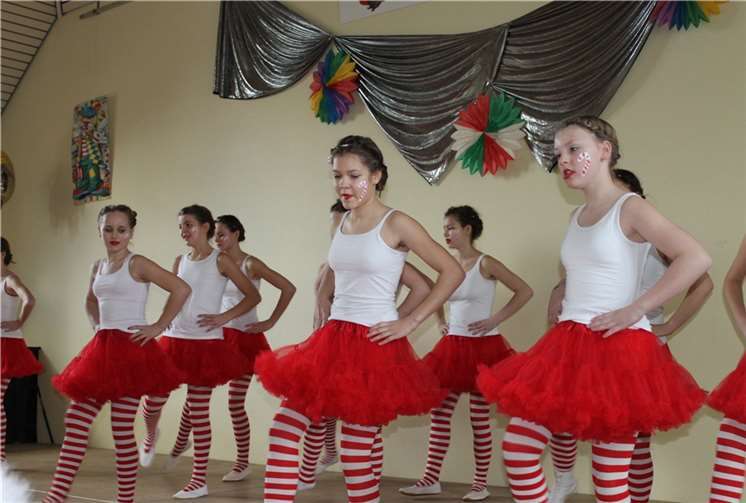 Die „Girlies“ aus Ochtendung begeisterten mit ihrem Tanz „Candy-Girls“. LP