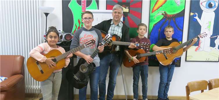 Die Gitarrenkursteilnehmer.Jugendpflege der VG Selters