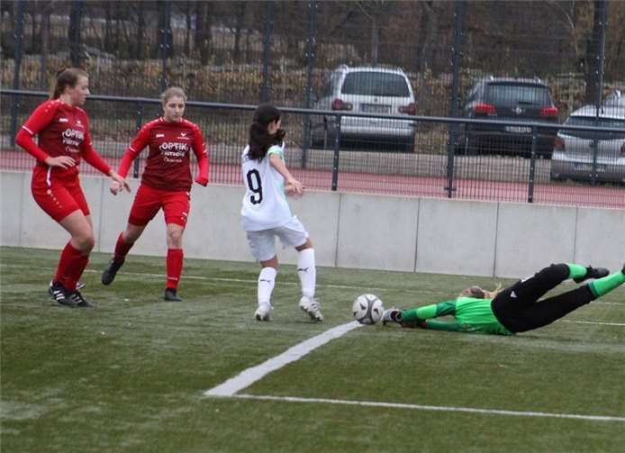 Die Gladbacherinnen schalteten schneller und brachten den Ball erfolgreich im Merler Tor unter.