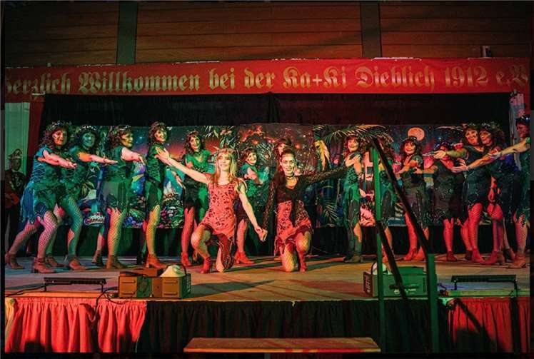 Die Glimmer-Girls im Zauberwald feiern ihr 30-jähriges Bühnenjubiläum.