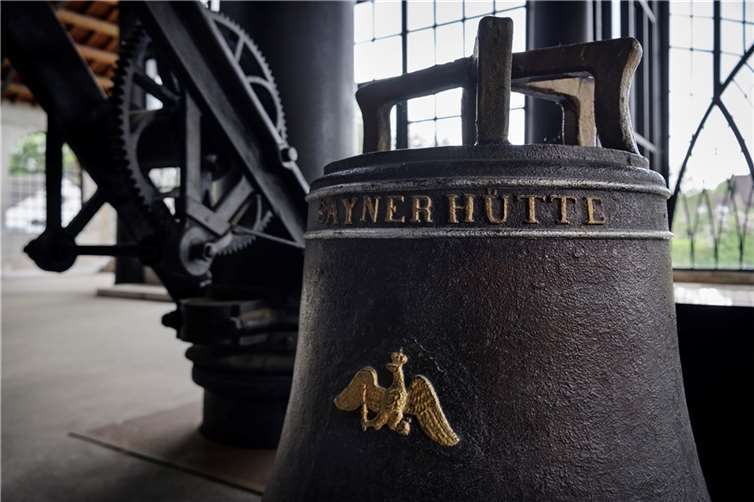Die Glocke der Sayner Hütte. Foto/Copyright: Günther Bayerl
