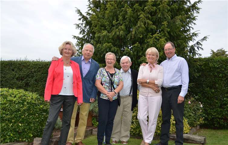 Die Goldhochzeitspaare Brigitte und Alexander Schulte, Annemie und Helmut Freischem sowie Gerda und Wilfried Hein. Foto: Alexander Schulte