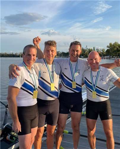 Die Goldmedaille für v.l. Carsten Anspach, Volker Steinbach, Dirk Zimmer und Dr. Holger Löser vom Koblenzer Ruderclub Rhenania. Fotos: Koblenzer Ruderclub Rhenania