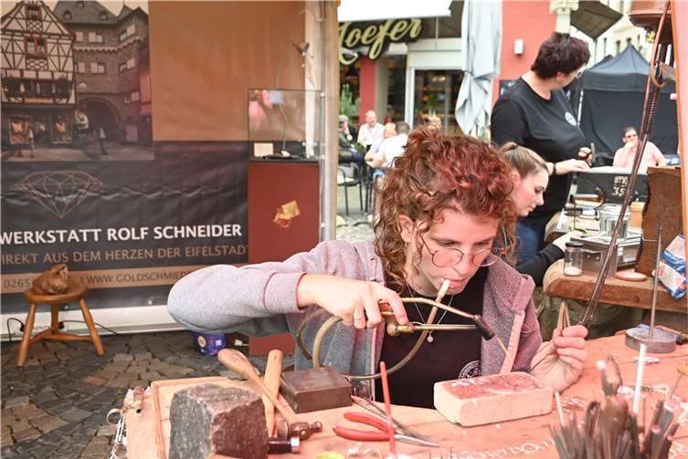 Die Goldschmiede-Werkstatt Rolf Schneider, eine der fünf vertretenen Zünfte, durfte beim Stein- und Burgfest natürlich nicht fehlen.