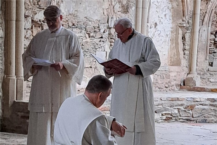 Die Grablegung am Karfreitag ist eine alte Tradition in der ehemaligen Abtei Rommersdorf, die auf Trierer Bistumsbrauch zurückgeht.  Foto: Prämonstratenser