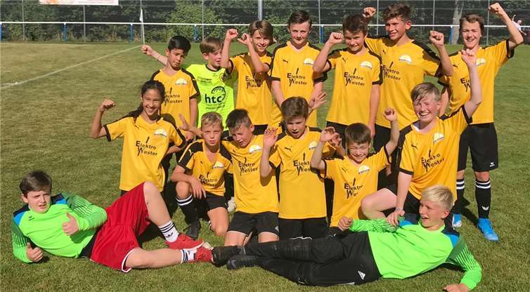 Die Grafschafter D1 war zu Recht stolz auf den klaren Auswärtssieg.