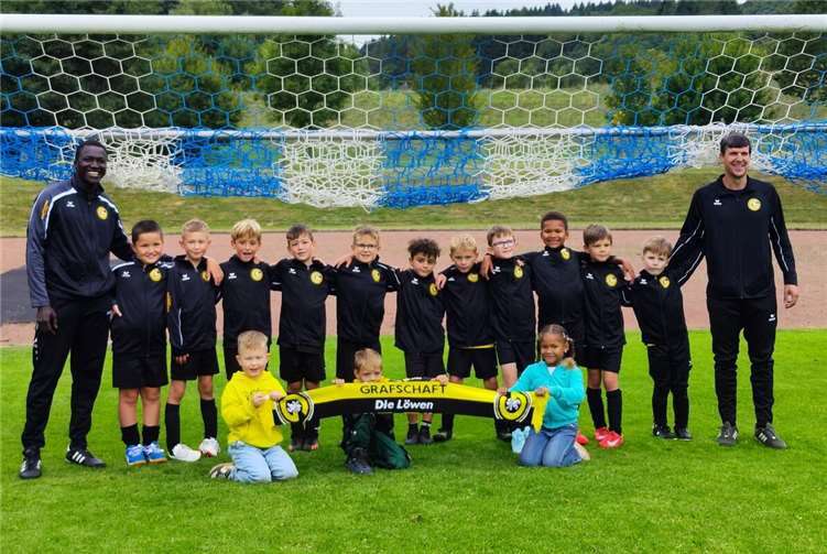 Die Grafschafter JSG F3 - F4 Jugend mit ihren Trainern. Foto: GSG