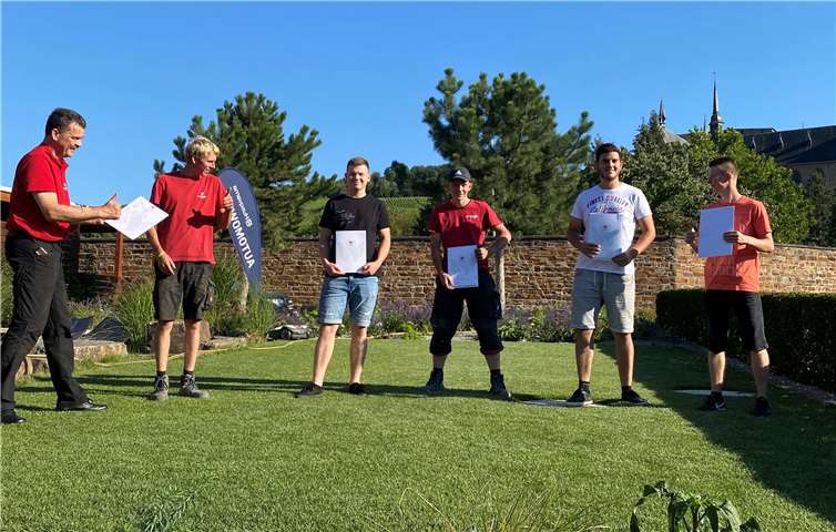 Die Gratulation und die Übergabe der Gesellenbriefe fand unter den geltenden Hygiene-Vorschriften statt.Foto: privat