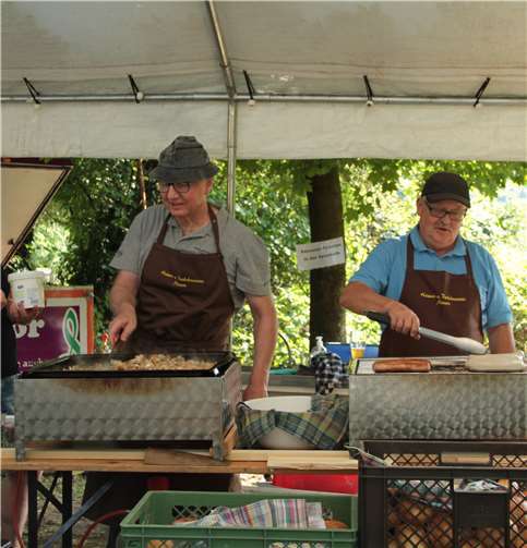 Die Grillmeister hatten alle Hände voll zu tun.
