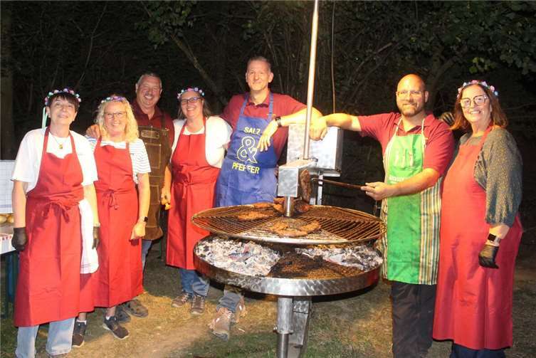 Die Grillmeister und Helfer sorgten für leckere Speisen am Grill. Foto: privat
