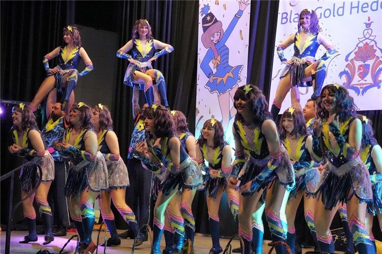 Die Grün-Weiße Mädcher und Junge trotzten Regen, Sturm und Wind und begeisterten mit akrobatischen Einlagen.