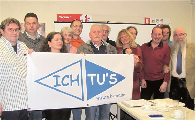 Die Gründungsmitglieder aus den verschiedenen Kreisgruppen und die Vorstandsmitglieder.privat