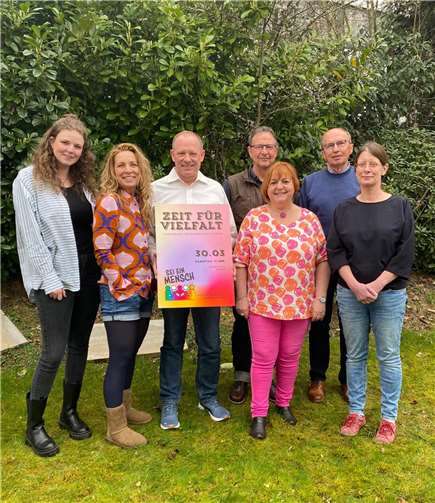 Die Gründungsmitglieder der Bürgerinitiative „Sei ein Mensch“ (v. l.) Eva Klee, Natascha Lentes, Hans Geishecker, Dr. Alois Engels, Dorothee Geishecker, Wolfgang Mai und Sandra Wüstemann.  Foto: privat