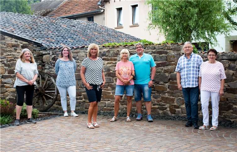 Die Gründungsmitglieder der Bürgerinitiative (v.l.): Gundi Schirmer, Carmen Jüngling-Nitschke, Monika Hübgen, Daniela und Willy Thiesen, Karl-Heinz und Waltraud Tibo. Foto: Myriam Thiesen/Florian Hideg