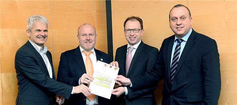 Die Gründungsmitglieder der KKR: (v.l.n.r. ) Bernhard Eck, Vorstand EWL Landau AöR, Rudolf Jacob, Bürgermeister VG Winnweiler, Markus Conrad, Bürgermeister VG Wörrstadt, Johannes Bell, Bürgermeister VG Brohltal.