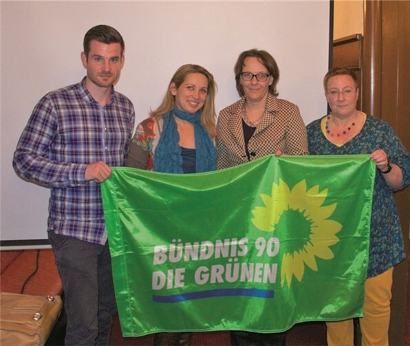 Die Grüne-Mannschaft des Kreises: V.l. Benedikt Ball, Vorsitzender des KV Mayen-Koblenz, Natascha Lentes, Kandidatin des KV Mayen-Koblenz für die Landesliste, Katharina Raue Kandidatin des KV Mayen-Koblenz für die Landesliste und Mitglied des Landtages in Mainz, Ingrid Bäumler, Vorsitzende des KV Mayen-Koblenz. C. Grün