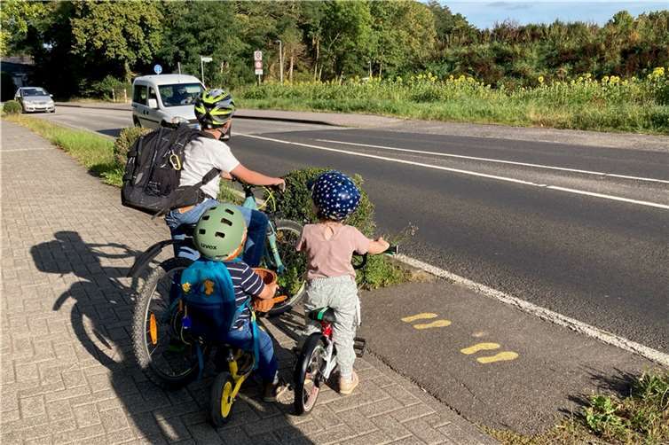 Die Grünen befürworten den Bau einer Radbrücke in Ringen. Dann wäre der Radweg in Ringen erheblich sicherer – und das nicht nur für Kinder auf dem Weg zur Kita oder Grundschule.  Foto: Sabrina von Boguszewski