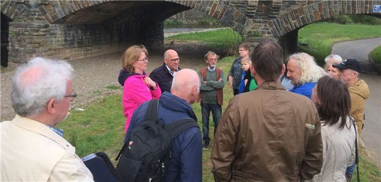 Die Grünen bei der Besichtigung der Situation an der Mittelahr.Foto: privat