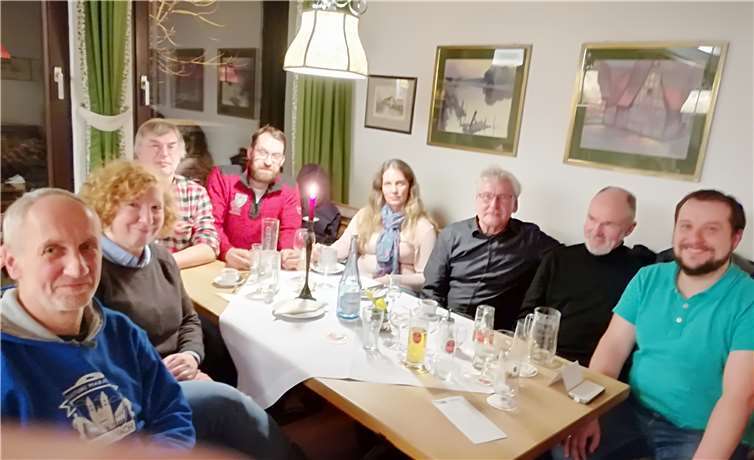 Die Grünen beim traditionellen Fischessen in Kreuzberg. privat