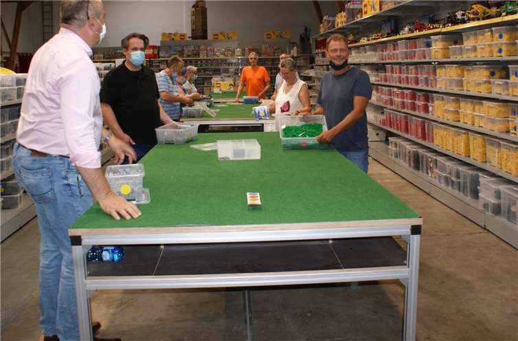 Die Grünen zu Besuch im Lego-Outlet. Foto: privat