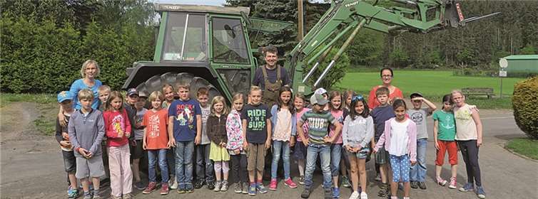 Die Grundschüler besuchten Landwirt Jürgen Radermacher.Privat