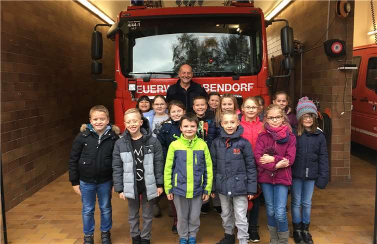 Die Grundschüler haben vieles über den Beruf Feuerwehrmann gelernt.