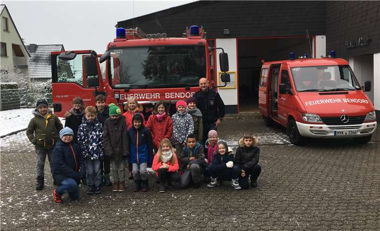 Die Grundschüler lernten vieles über die Aufgaben der Feuerwehr.privat
