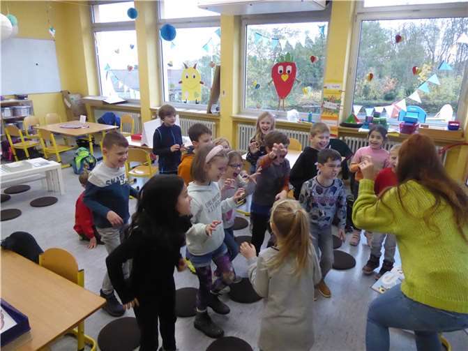 Die Grundschüler setzten sich auf verschiedene Weise mit dem Inhalt der Bücher auseinander.