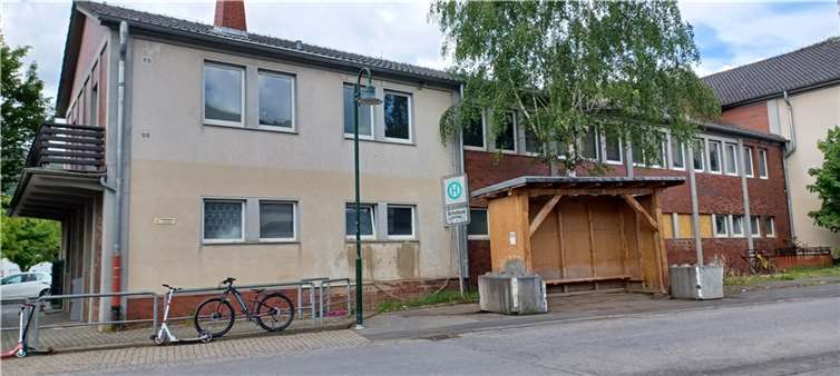 Die Grundschule Dernau wurde durch das Ahrhochwasser unbenutzbar.  Fotos: WITE
