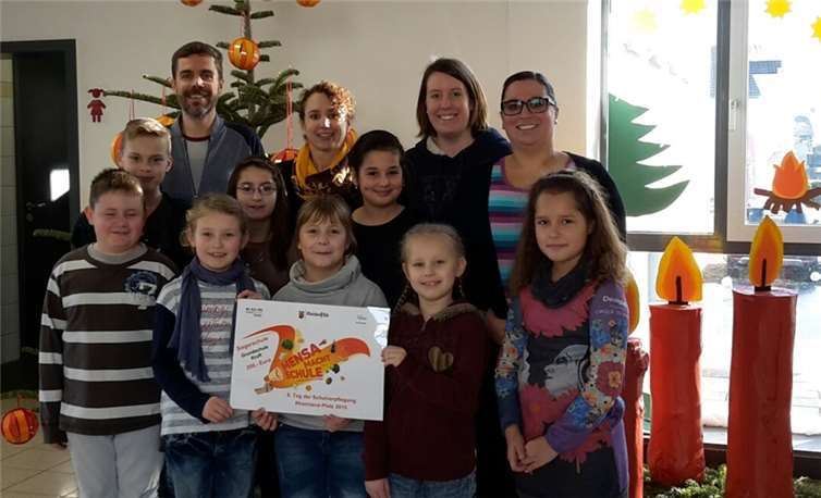 Die Grundschule Kruft durfte sich über ein Preisgeld von 200 Euro freuen.privat