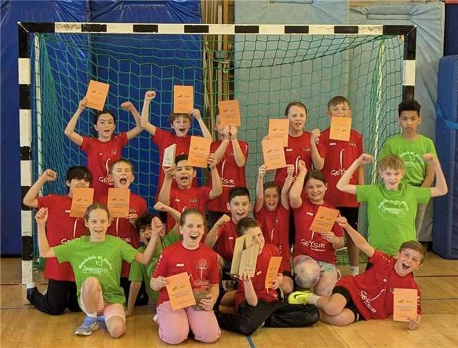 Die Grundschule St. Stephan gewann den 2. Geysir-Cup im Handball. Foto: privat