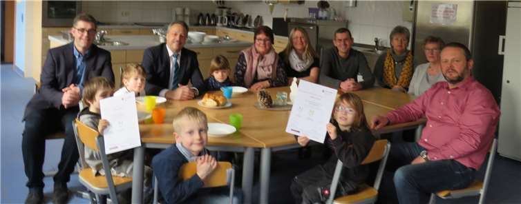 Die Grundschulen in Rengsdorf und Straßenhaus erhielten den zweiten Stern im Qualifizierungsprozess Schulverpflegung. Foto: Verbandsgemeinde Rengsdorf-Waldbreitbach