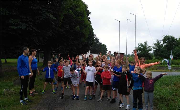 Die Grundschulkinder haben mit viel Spaß einen Sponsoring-Lauf veranstaltet. Privat