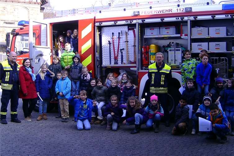 Die Grundschulkinder lernten bei der FFW Bad Bodendorf viel über den wichtigen Brandschutz. privat