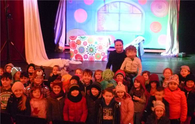 Die Grundschulkinder waren von Herrn Grün, Jimmy und den Zaubertrollen begeistert.privat