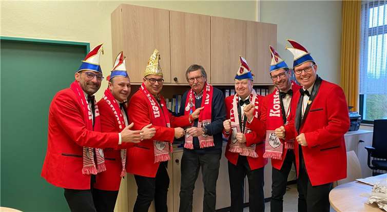 Die Grundversorgung in der Wiedhöhenhalle ist gesichert. v.l. Markus Dietrich, Guido Weingarten, Sitzungspräsident Frank Wittlich, Ortsbürgermeister Ferdi Wittlich, Dominik Geisen, Andre Reuber und Achim Vogt.Foto: privat