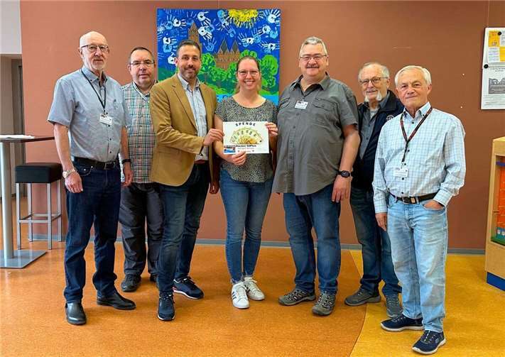 Die Gruppe „Häcker 60Plus“ aus der Ehrenamtsinitiative „Ich bin dabei“ hat dem Haus der Familie Andernach erneut eine Spende in Höhe von 500 Euro überreicht. Foto: privat