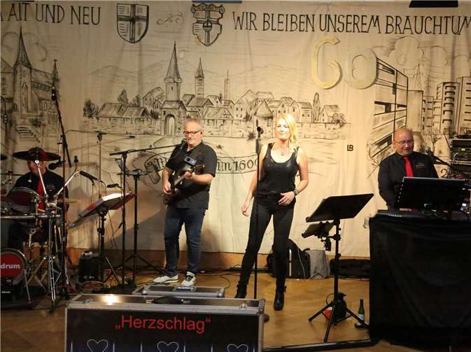 Die Gruppe „Herzschlag“ sorgte für eine volle Tanzfläche.