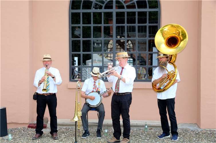 Die Gruppe ,Jazzbaguette‘ sorgte mit Dixie-Klängen für gute Laune.